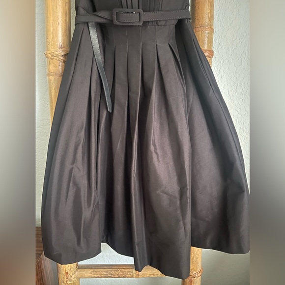 Classy black strapless dress with thin belt - Picture 3 of 7